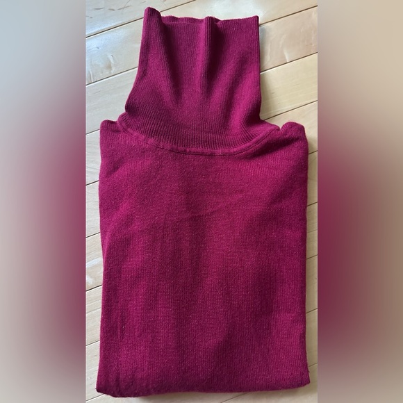 BCBGMaxAzria red turtleneck sweater knit classic - Picture 7 of 7